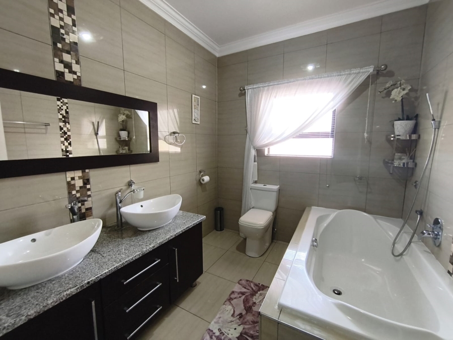 4 Bedroom Property for Sale in Meyersdal Gauteng