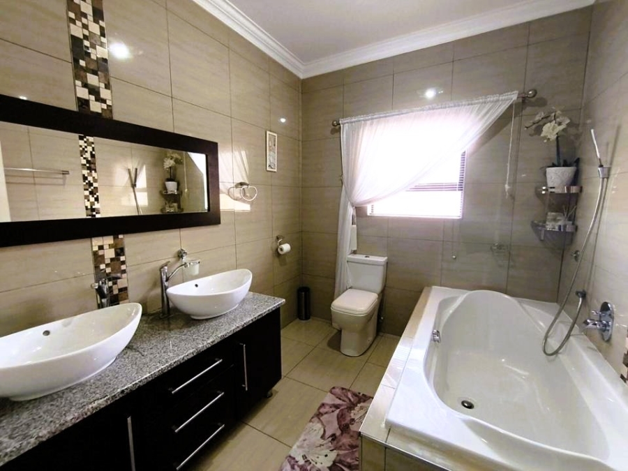 4 Bedroom Property for Sale in Meyersdal Gauteng