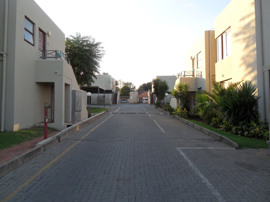 2 Bedroom Property for Sale in Kew Gauteng