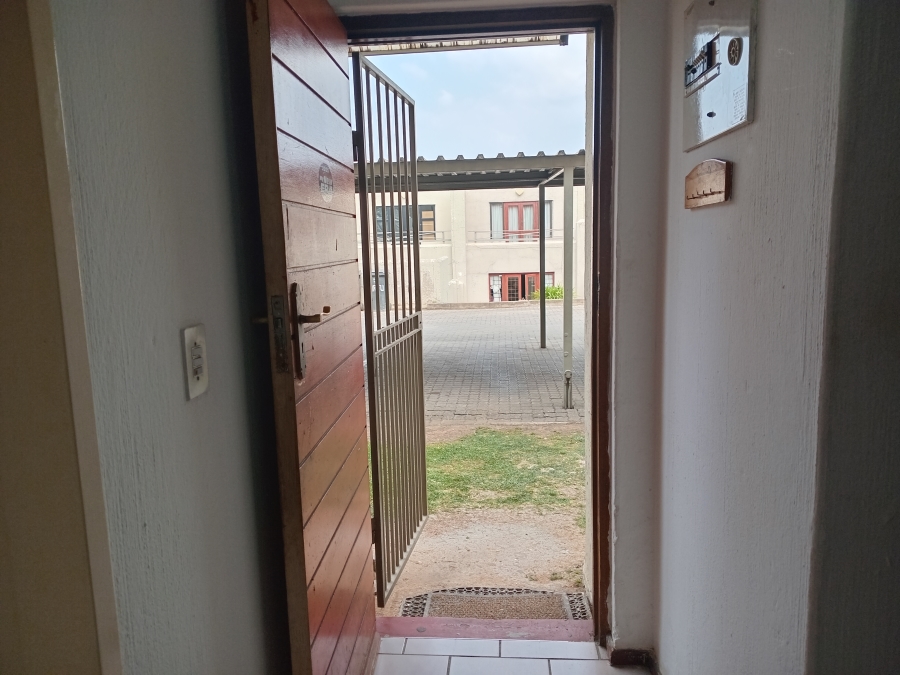 2 Bedroom Property for Sale in Kew Gauteng