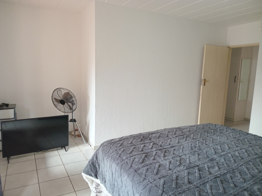 2 Bedroom Property for Sale in Kew Gauteng