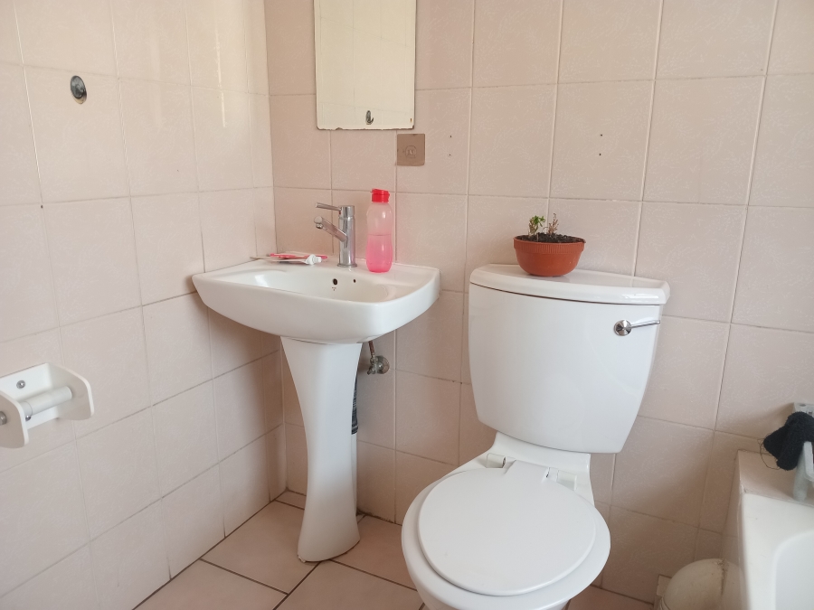 2 Bedroom Property for Sale in Kew Gauteng