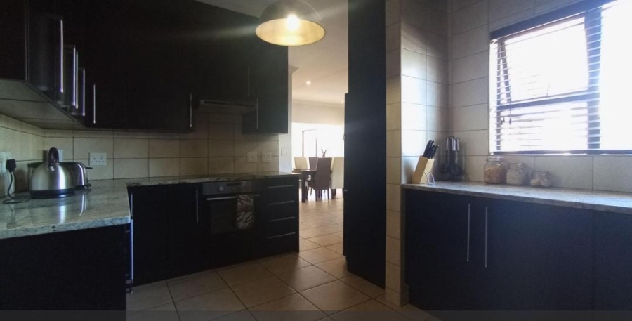 4 Bedroom Property for Sale in Rooihuiskraal North Gauteng