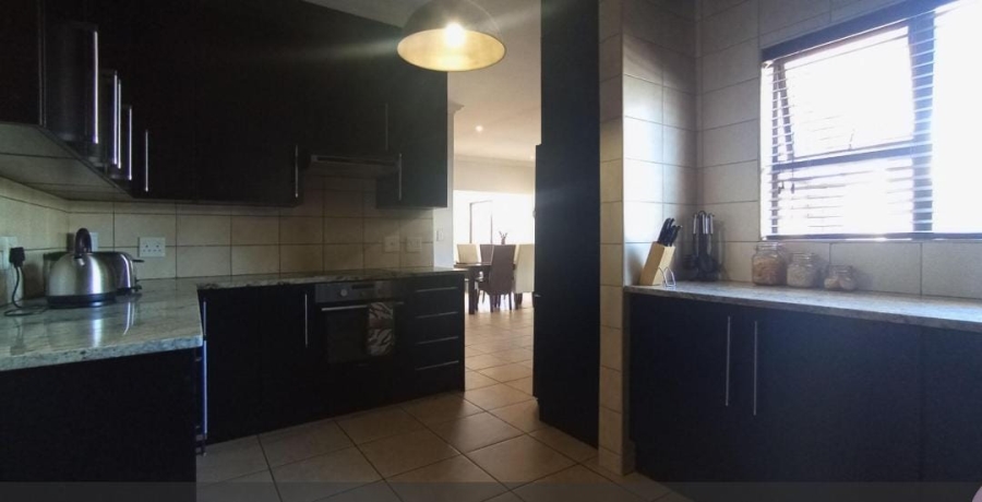 4 Bedroom Property for Sale in Rooihuiskraal North Gauteng