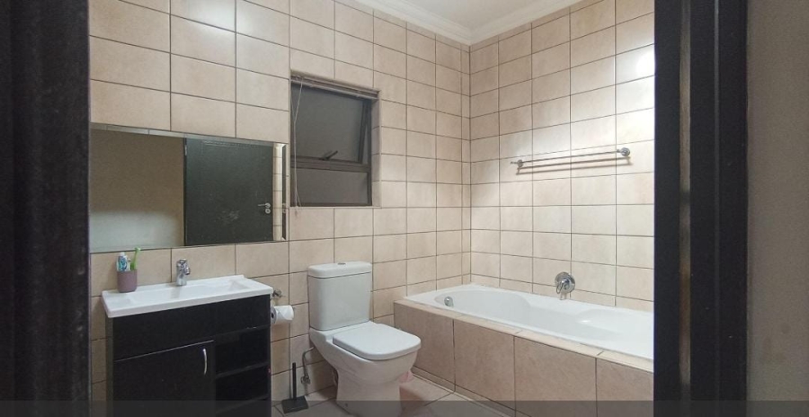 4 Bedroom Property for Sale in Rooihuiskraal North Gauteng