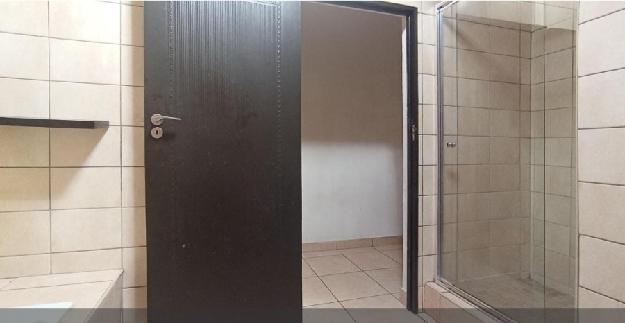 4 Bedroom Property for Sale in Rooihuiskraal North Gauteng