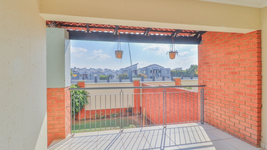 3 Bedroom Property for Sale in Greenstone Hill Gauteng