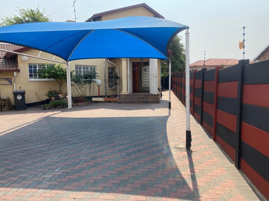 6 Bedroom Property for Sale in Winchester Hills Gauteng