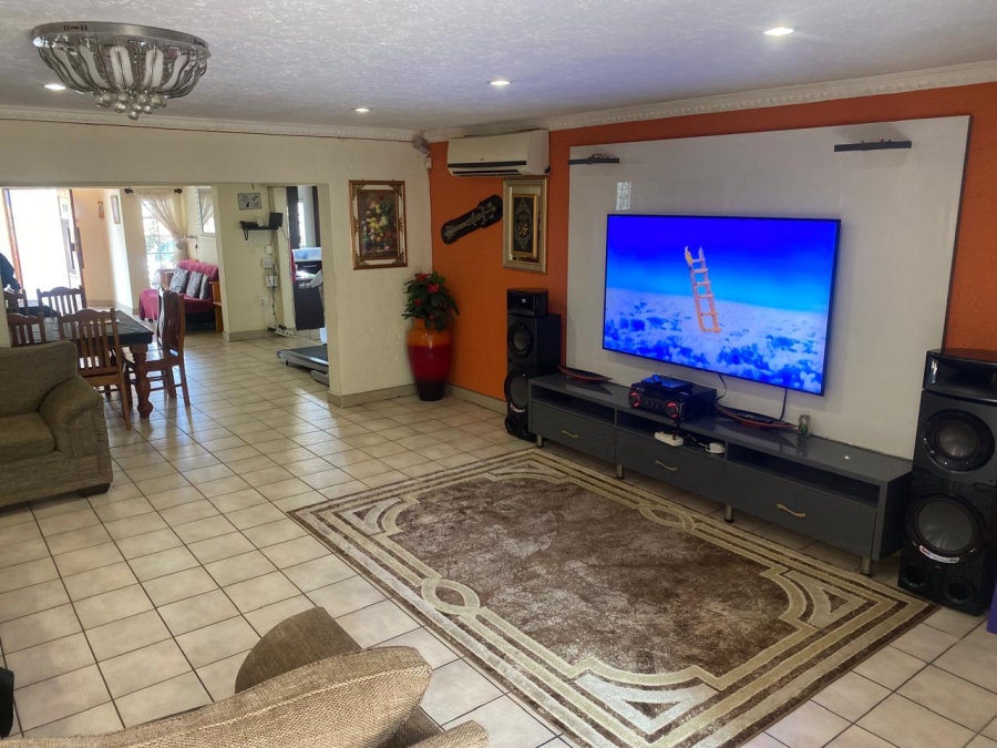 6 Bedroom Property for Sale in Winchester Hills Gauteng