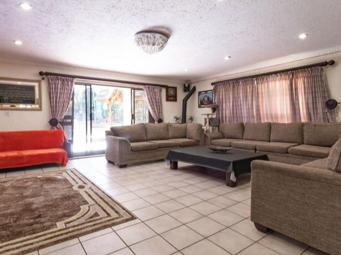 6 Bedroom Property for Sale in Winchester Hills Gauteng
