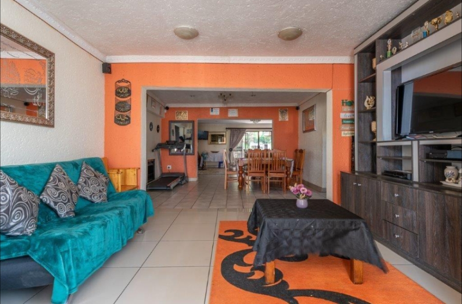 6 Bedroom Property for Sale in Winchester Hills Gauteng