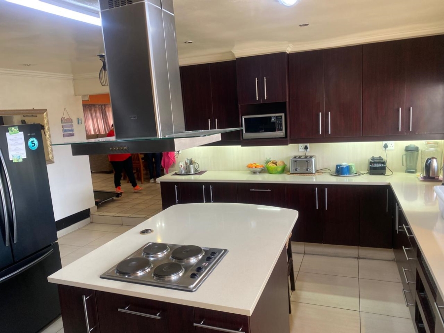 6 Bedroom Property for Sale in Winchester Hills Gauteng