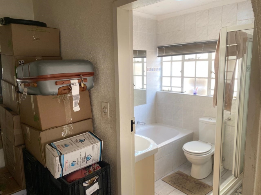 6 Bedroom Property for Sale in Winchester Hills Gauteng