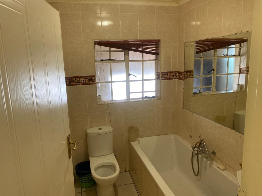 6 Bedroom Property for Sale in Winchester Hills Gauteng