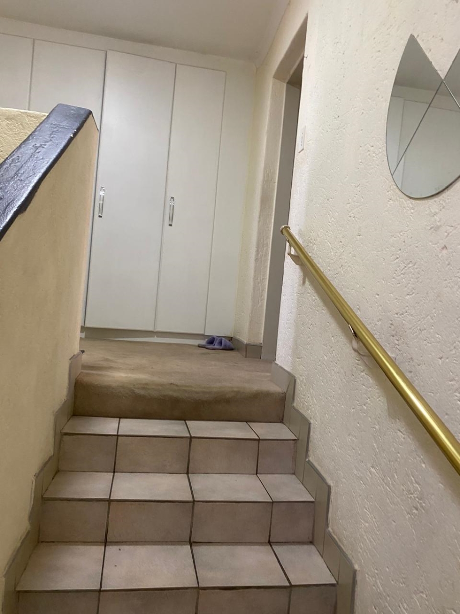6 Bedroom Property for Sale in Winchester Hills Gauteng