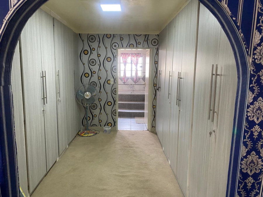 6 Bedroom Property for Sale in Winchester Hills Gauteng