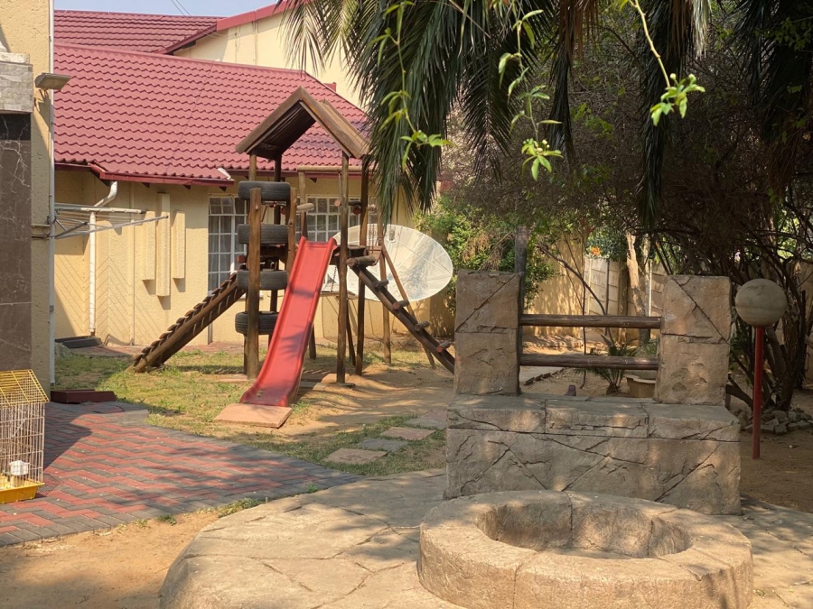 6 Bedroom Property for Sale in Winchester Hills Gauteng