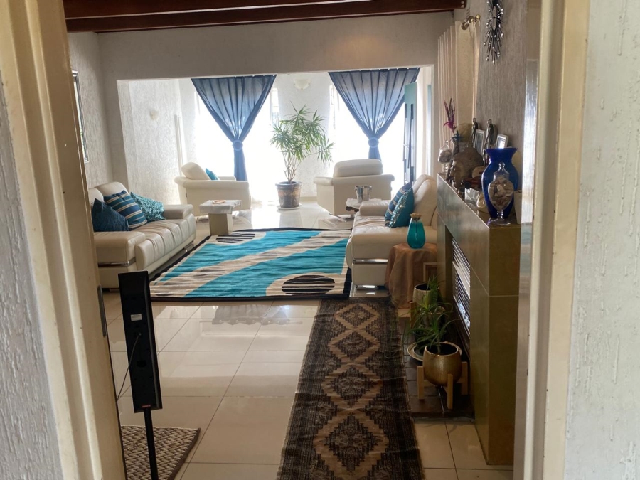 4 Bedroom Property for Sale in Mondeor Gauteng