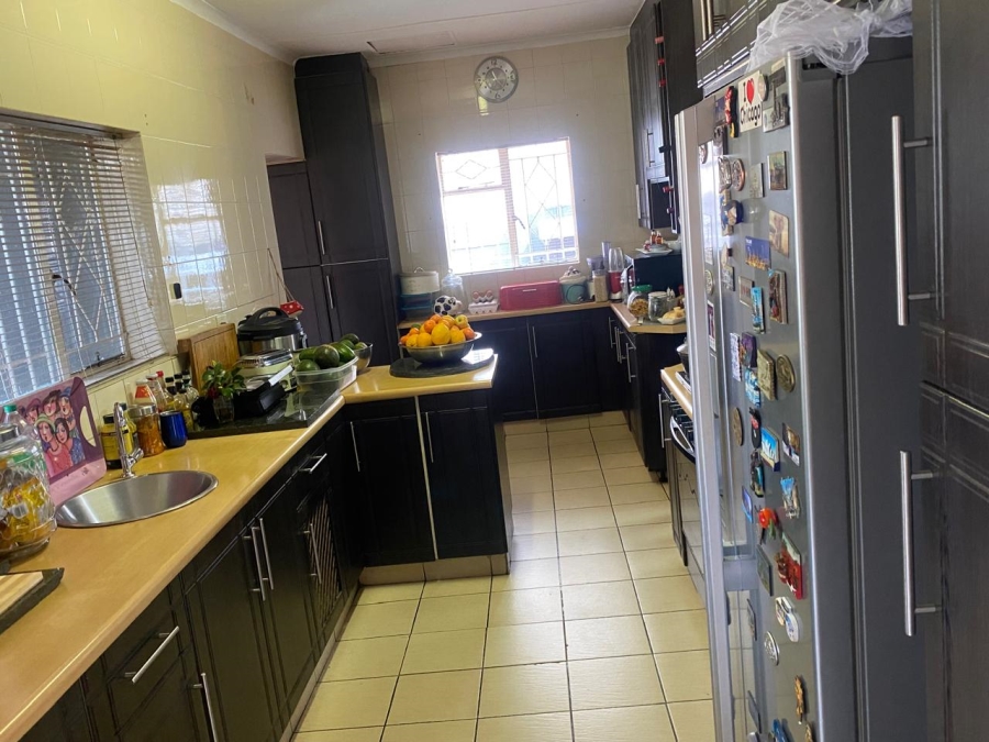 4 Bedroom Property for Sale in Mondeor Gauteng