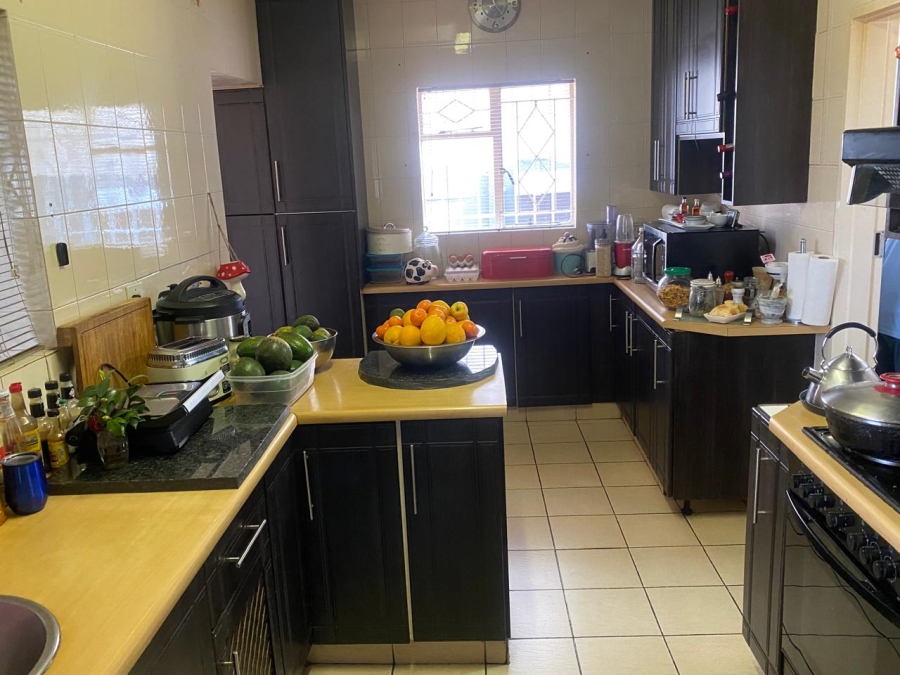 4 Bedroom Property for Sale in Mondeor Gauteng