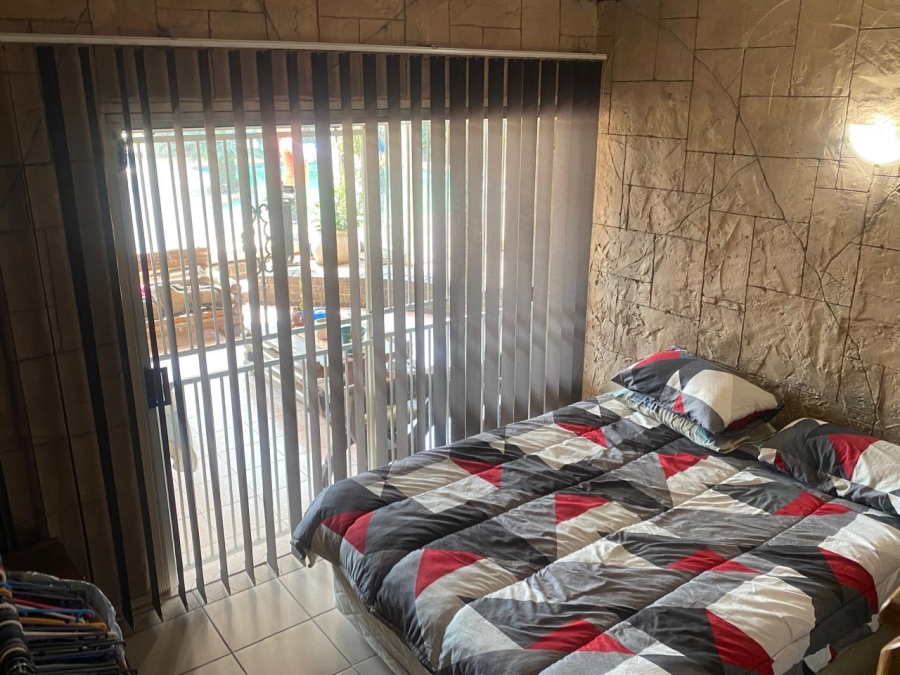 4 Bedroom Property for Sale in Mondeor Gauteng