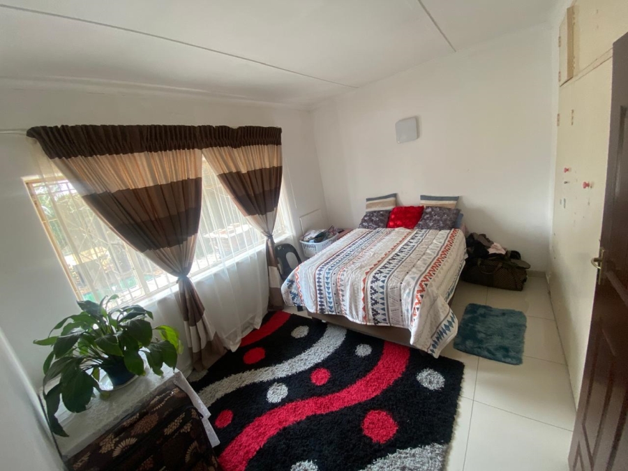 4 Bedroom Property for Sale in Mondeor Gauteng