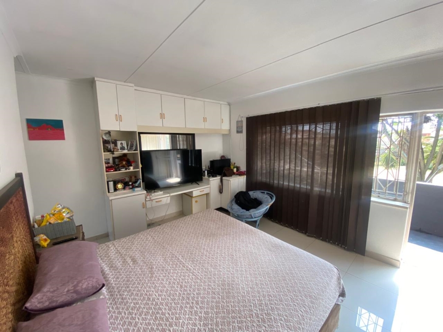 4 Bedroom Property for Sale in Mondeor Gauteng
