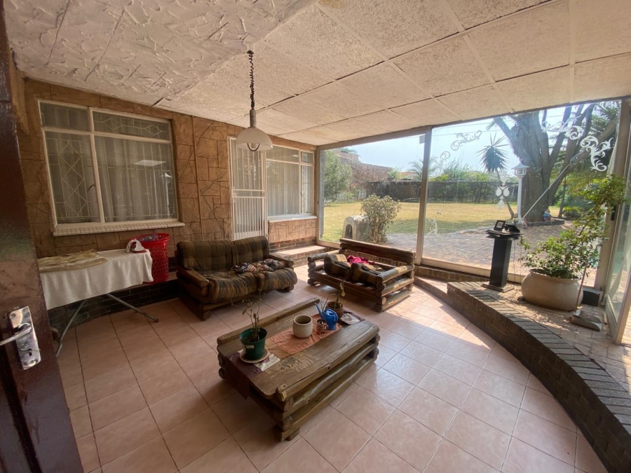 4 Bedroom Property for Sale in Mondeor Gauteng