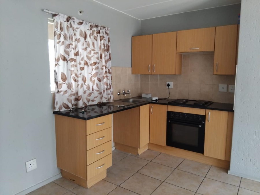 To Let 1 Bedroom Property for Rent in Klippoortje Gauteng