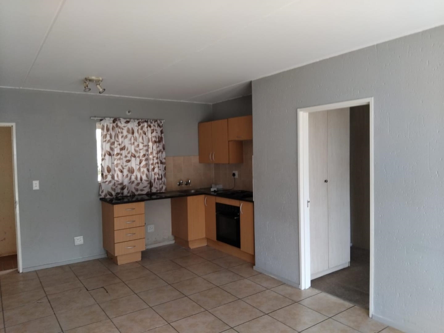 To Let 1 Bedroom Property for Rent in Klippoortje Gauteng
