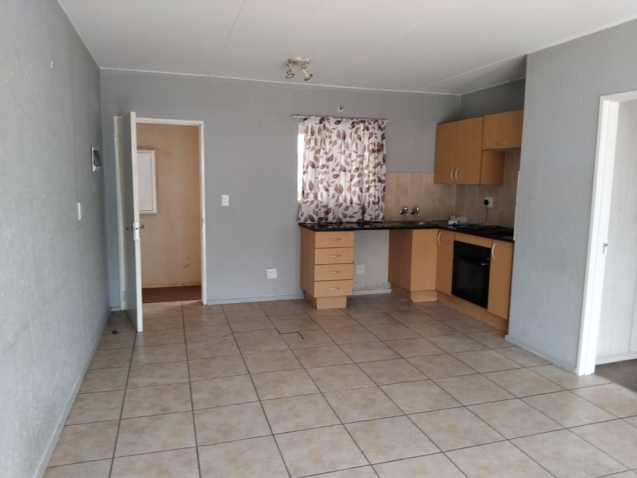 To Let 1 Bedroom Property for Rent in Klippoortje Gauteng