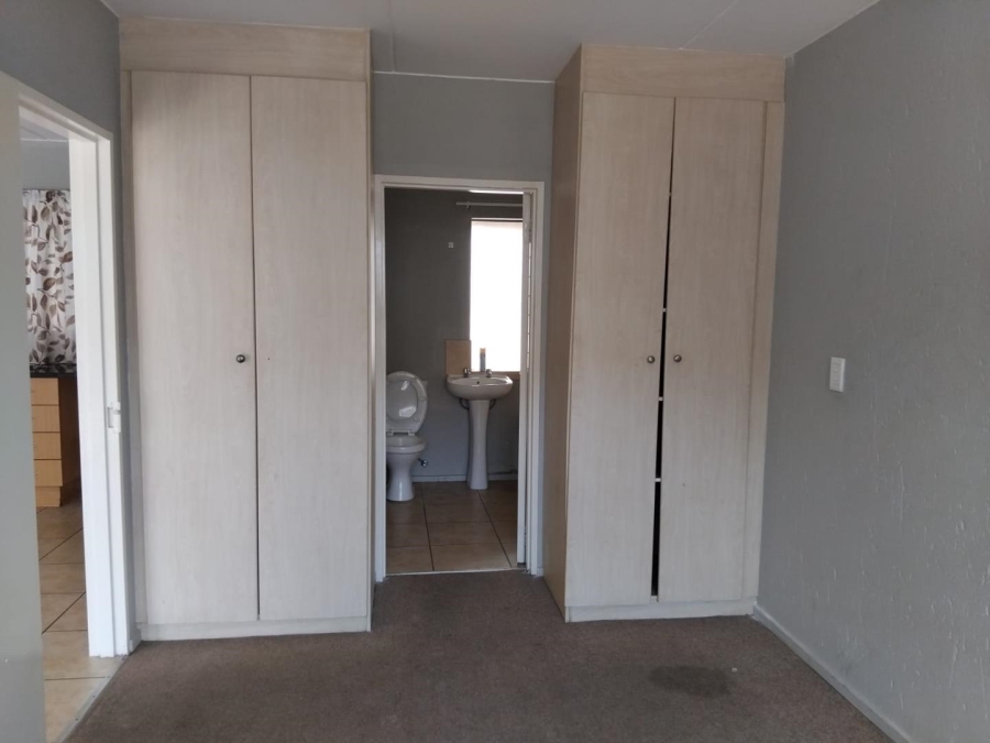 To Let 1 Bedroom Property for Rent in Klippoortje Gauteng