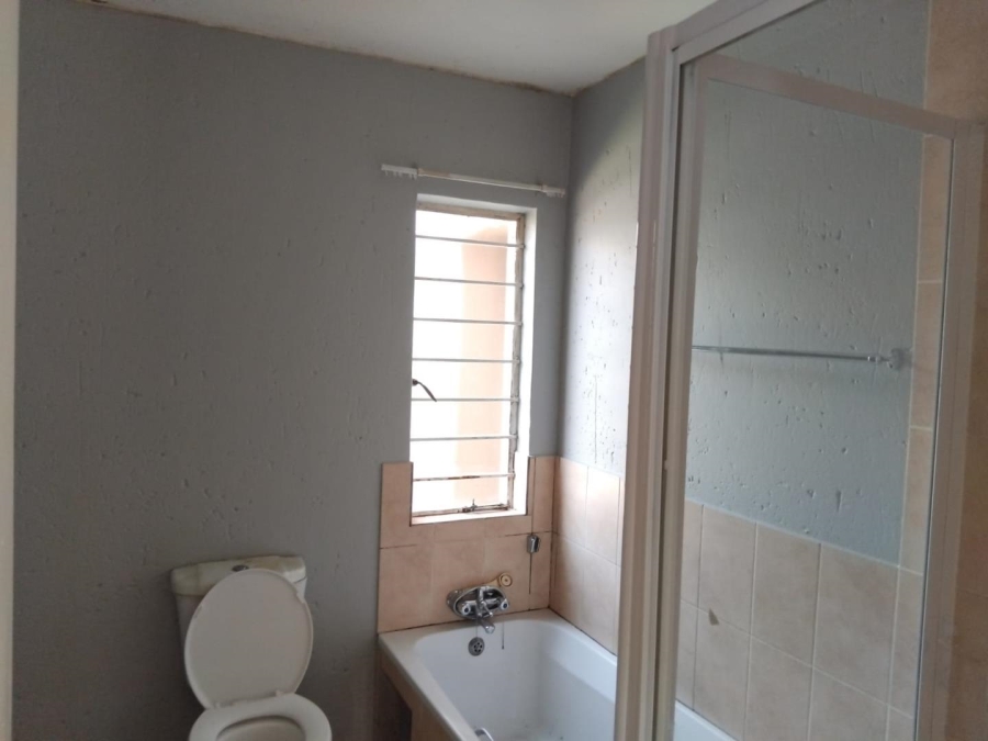 To Let 1 Bedroom Property for Rent in Klippoortje Gauteng