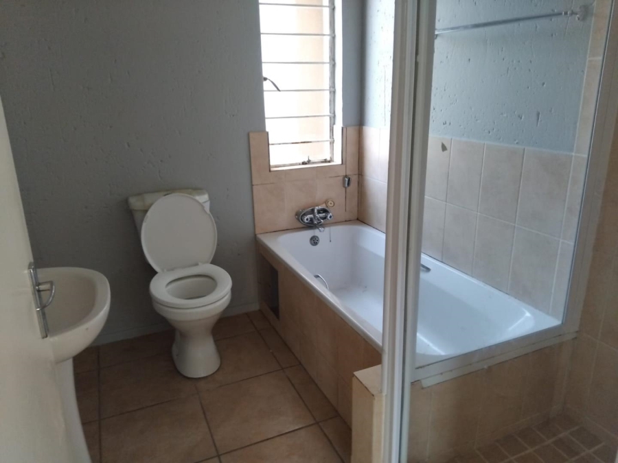 To Let 1 Bedroom Property for Rent in Klippoortje Gauteng