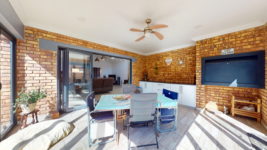 4 Bedroom Property for Sale in Dayanglen Gauteng