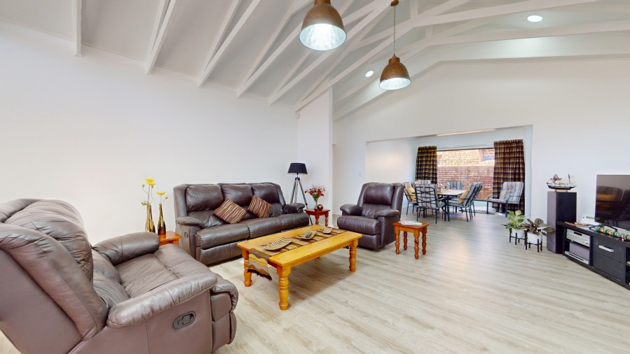 4 Bedroom Property for Sale in Dayanglen Gauteng