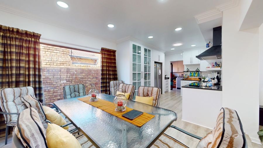 4 Bedroom Property for Sale in Dayanglen Gauteng