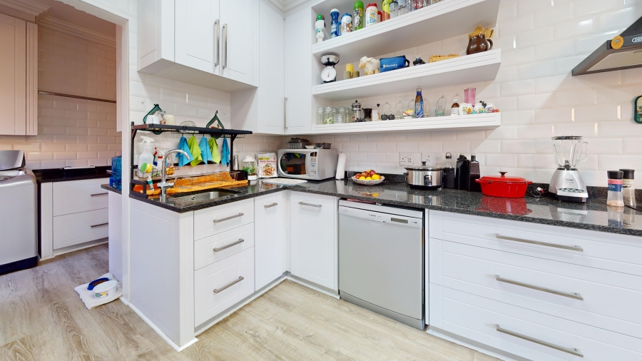 4 Bedroom Property for Sale in Dayanglen Gauteng
