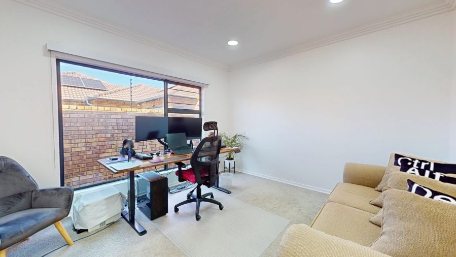 4 Bedroom Property for Sale in Dayanglen Gauteng