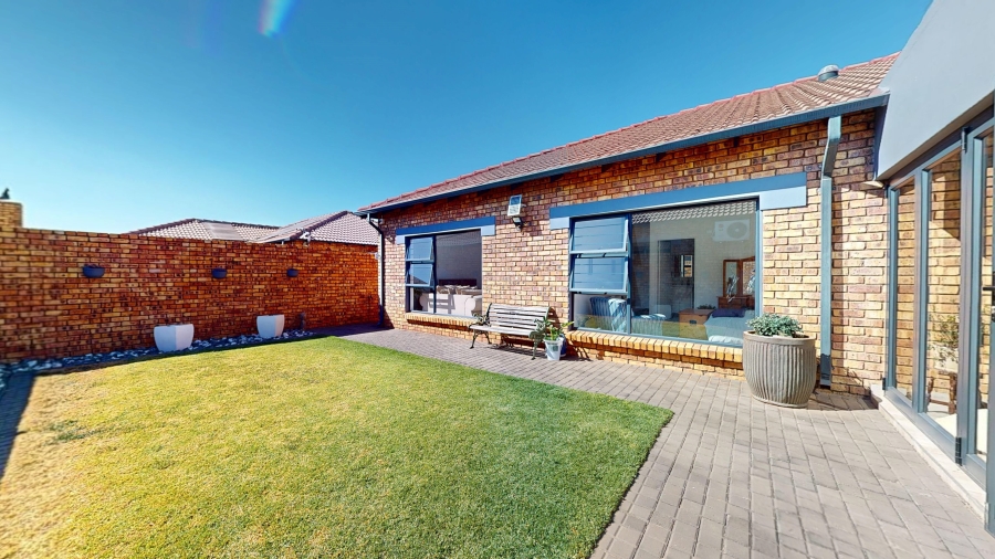 4 Bedroom Property for Sale in Dayanglen Gauteng