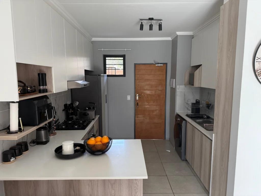 To Let 2 Bedroom Property for Rent in Barbeque Downs Gauteng