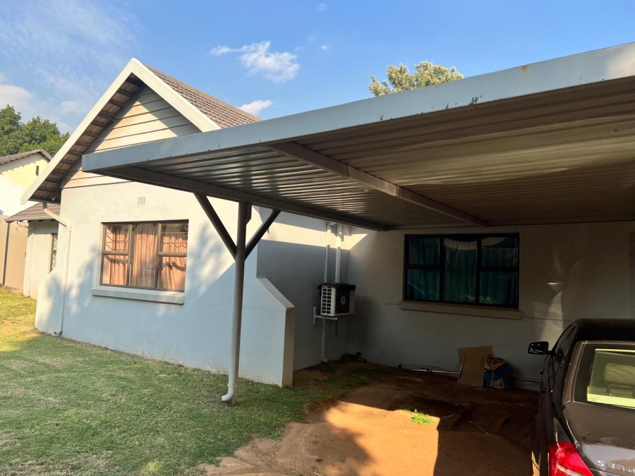 To Let 4 Bedroom Property for Rent in Rembrandt Park Gauteng