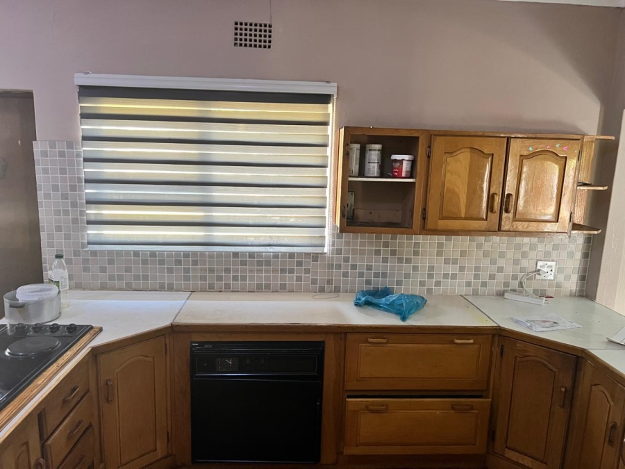 To Let 4 Bedroom Property for Rent in Rembrandt Park Gauteng