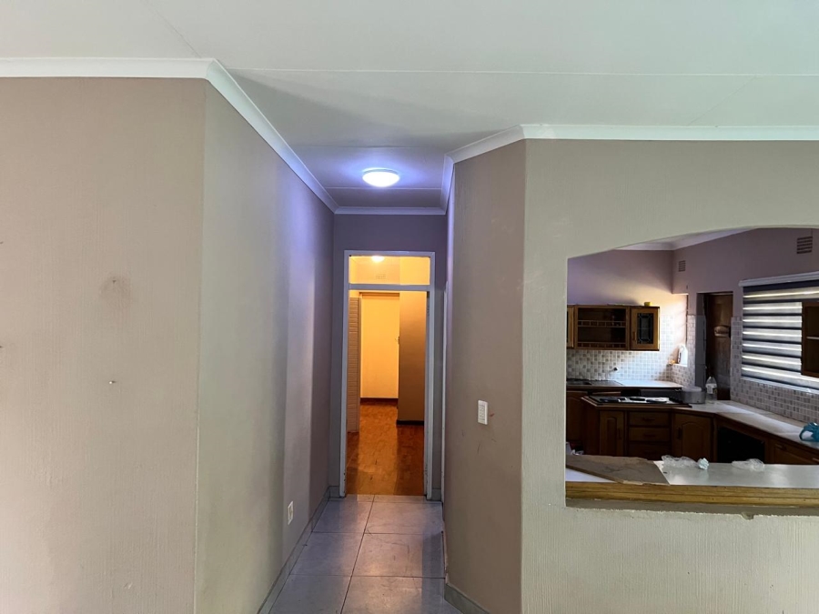 To Let 4 Bedroom Property for Rent in Rembrandt Park Gauteng