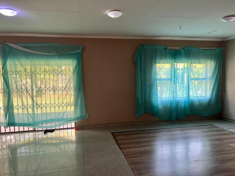 To Let 4 Bedroom Property for Rent in Rembrandt Park Gauteng