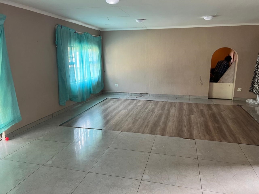 To Let 4 Bedroom Property for Rent in Rembrandt Park Gauteng