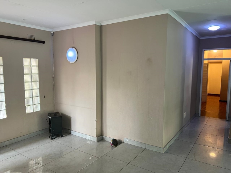 To Let 4 Bedroom Property for Rent in Rembrandt Park Gauteng