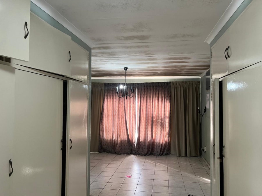 To Let 4 Bedroom Property for Rent in Rembrandt Park Gauteng