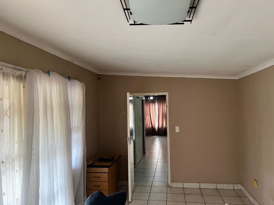 To Let 4 Bedroom Property for Rent in Rembrandt Park Gauteng