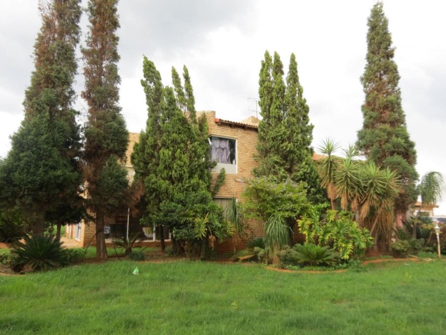 To Let 5 Bedroom Property for Rent in Pomona Gauteng